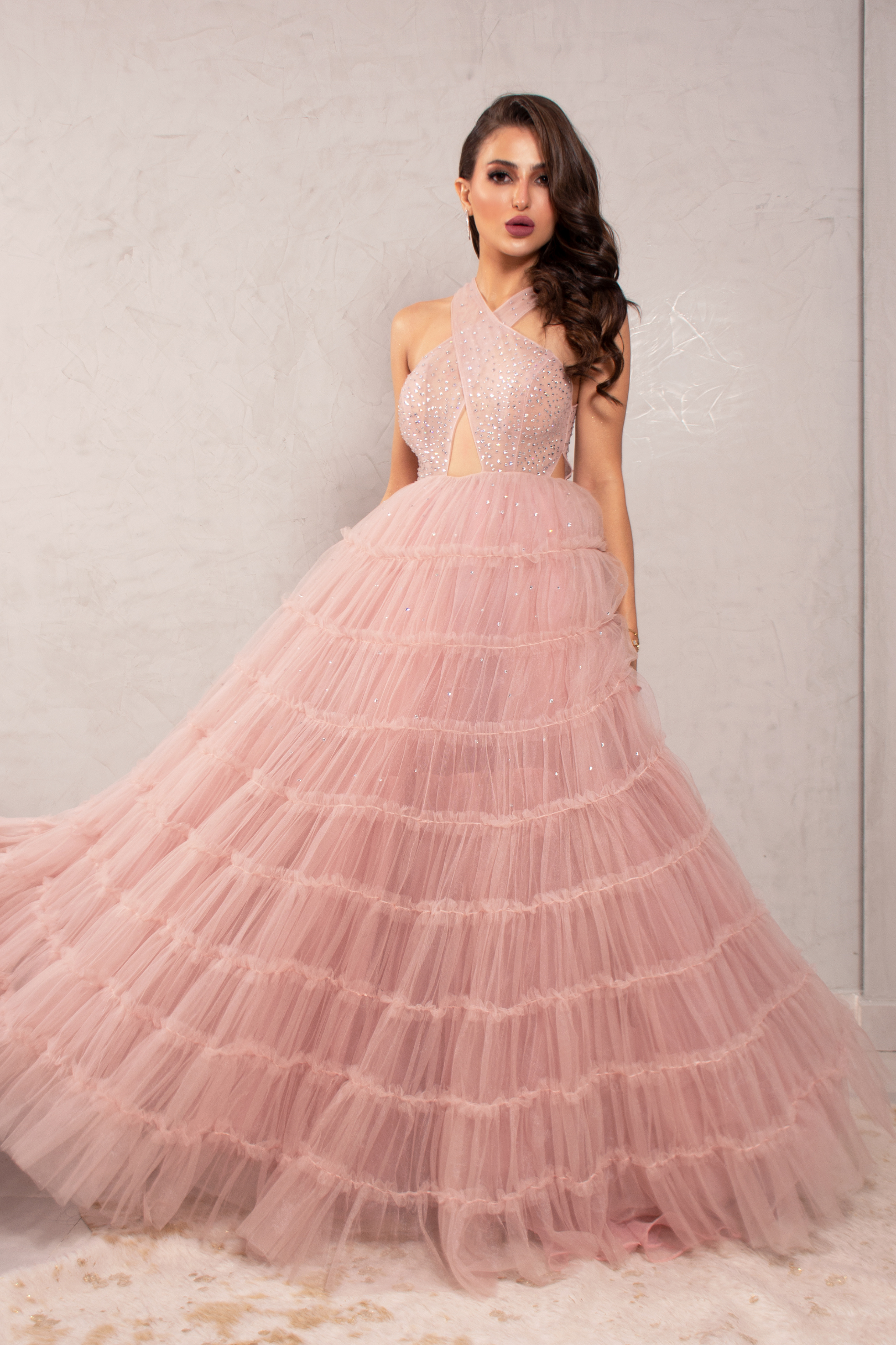 Pink dress with an X-shaped bodice decorated with shiny stones