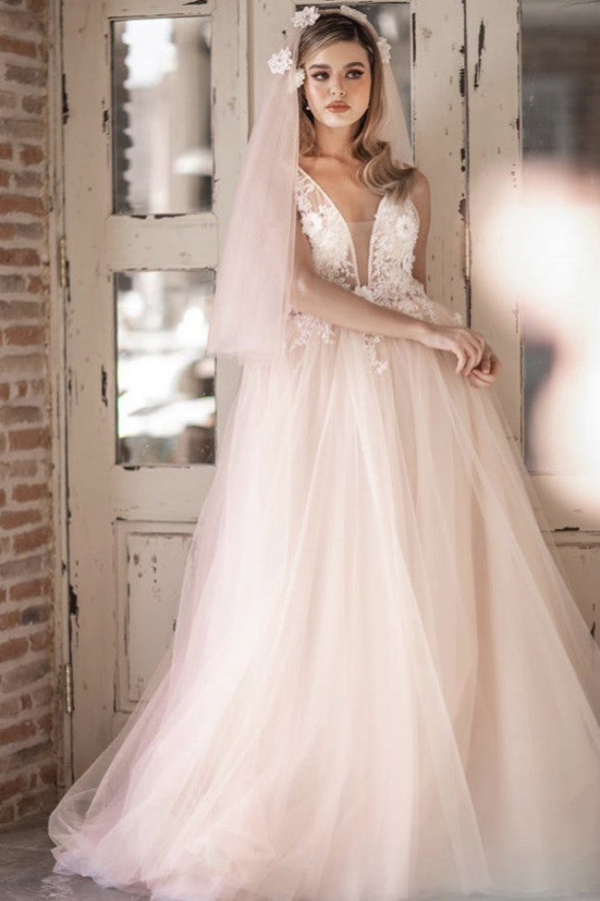 Simple wedding dress with long veil